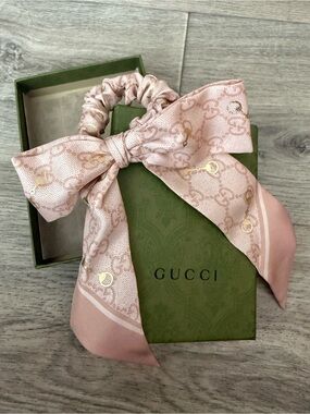 Gucci 100% Silk Pink Scrunchie w/ Bow